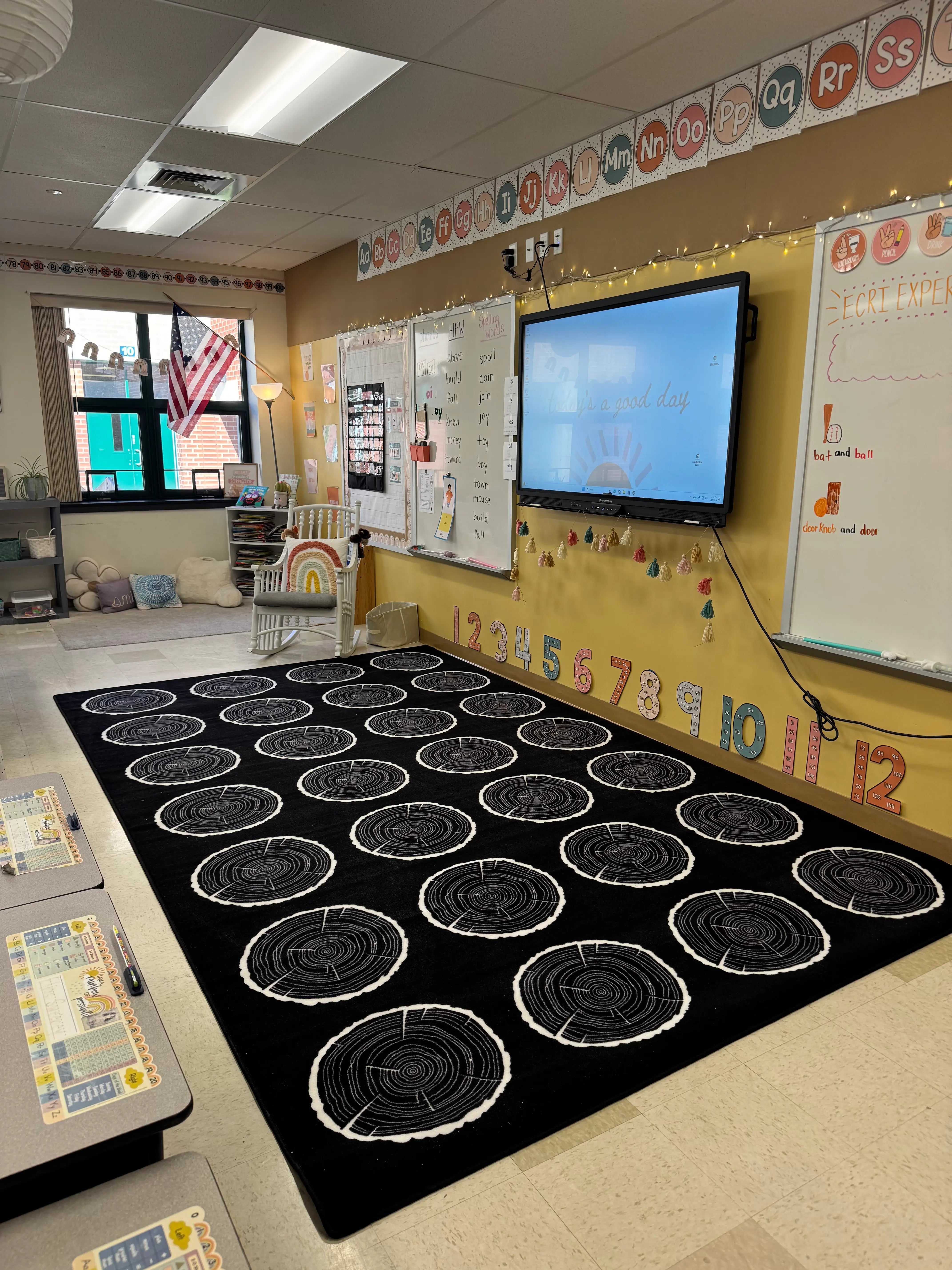 Black & White Tree Stump 28-Seat Classroom Rug