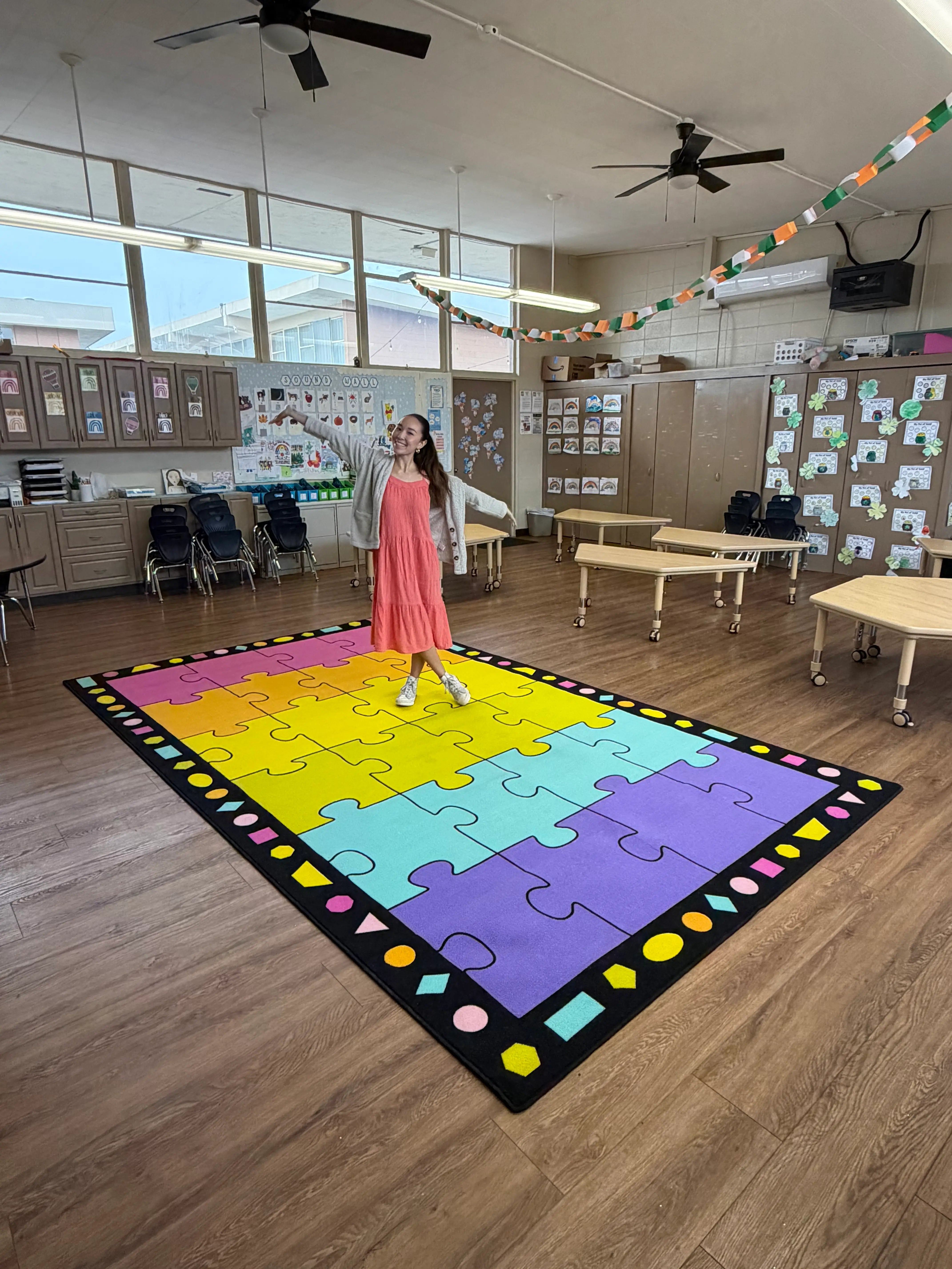 24-Spot Colorful Puzzle Seating Rug